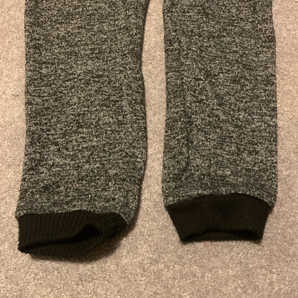 Gray sweatpants with pockets on the side - Picture 5 of 5